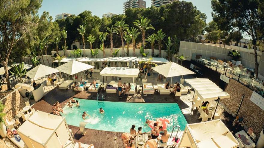 Piscina de Playa Roja donde se celebrará la Pool Party
